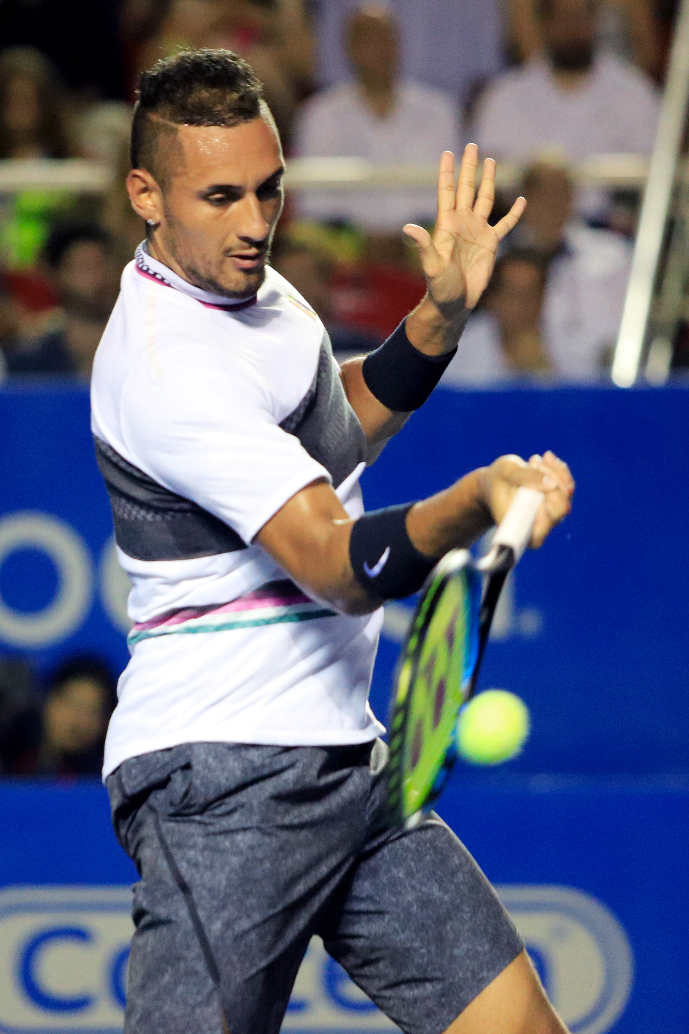 关于日本网球队力克德国网球队，克耶高斯完成帽子戏法的信息