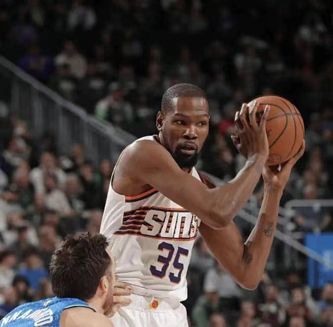 包含太阳险胜北京队，利拉德统治全场的词条