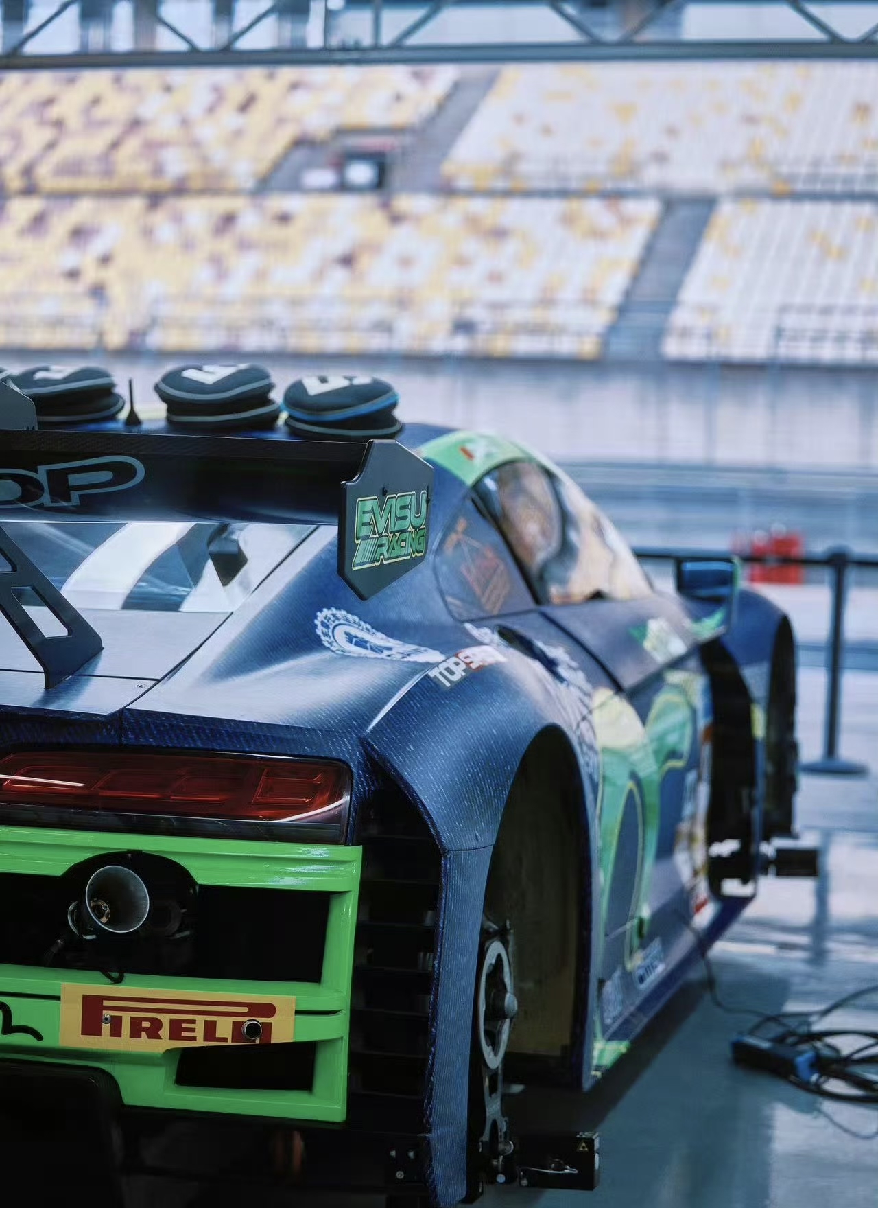 包含索伯车队轻取迈凯伦，皮亚斯特里点燃赛场的词条