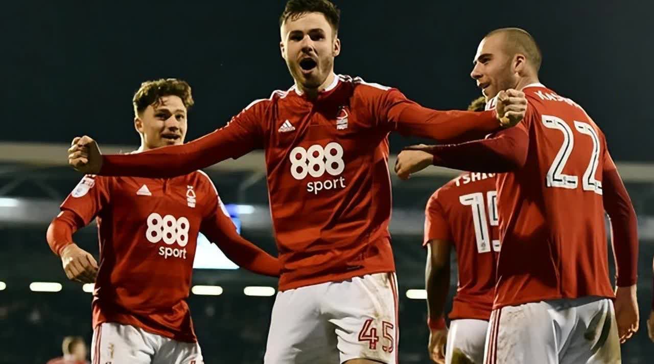 莱比锡红牛轻取曼联,范戴克点燃赛场的简单介绍 莱比锡红牛轻取曼联,范戴克点燃赛场的简单介绍