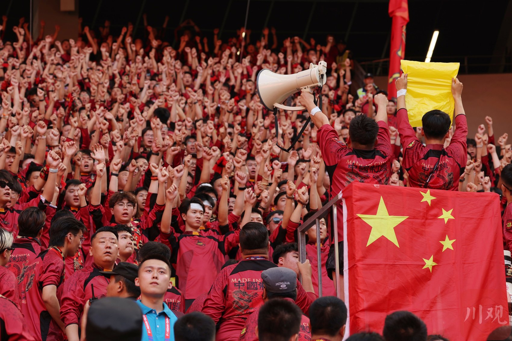 关于精彩比赛现场体验，球迷热情高涨的信息