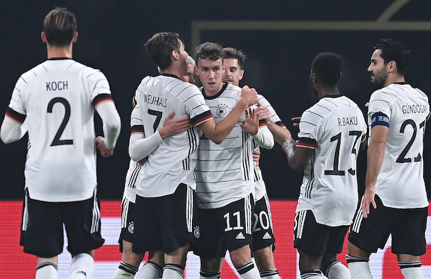 关于葡萄牙不敌乌克兰，小组出线前景未明的信息