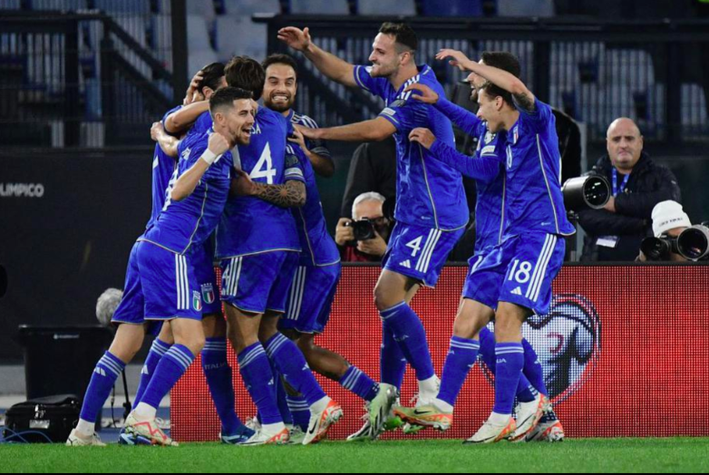 关于意大利逆转北马其顿，占据小组头名位置的信息