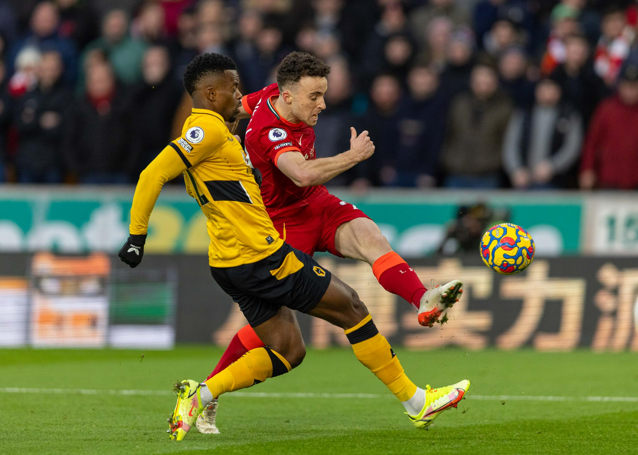 战术犀利,球队灵活应对取胜 战术犀利,球队灵活应对取胜