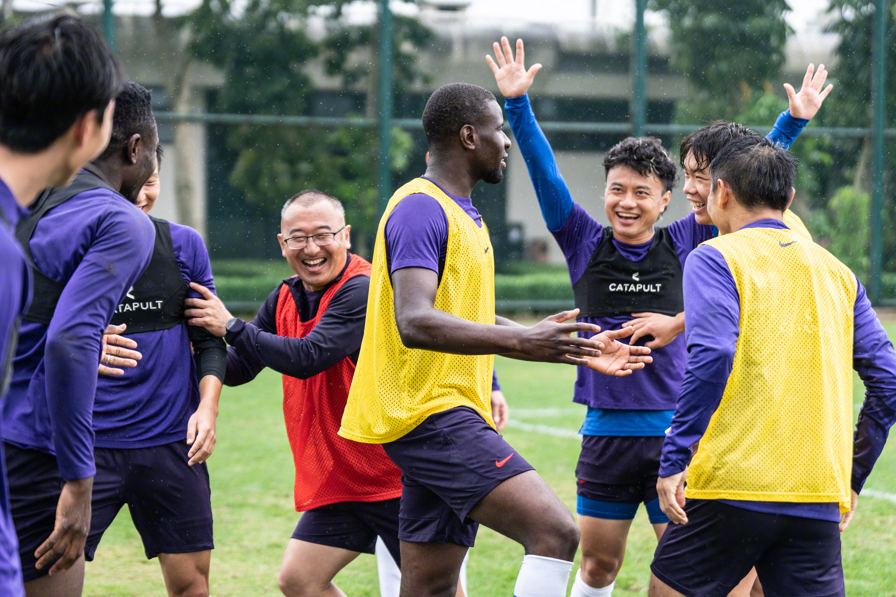 关于球队备战：教练组制定战术，备战胜利的信息