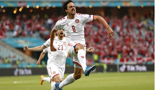 丹麦表现出色，领衔小组第一