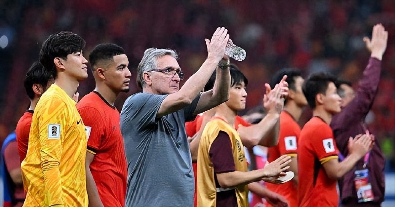 精彩足球表现引来球迷高呼声