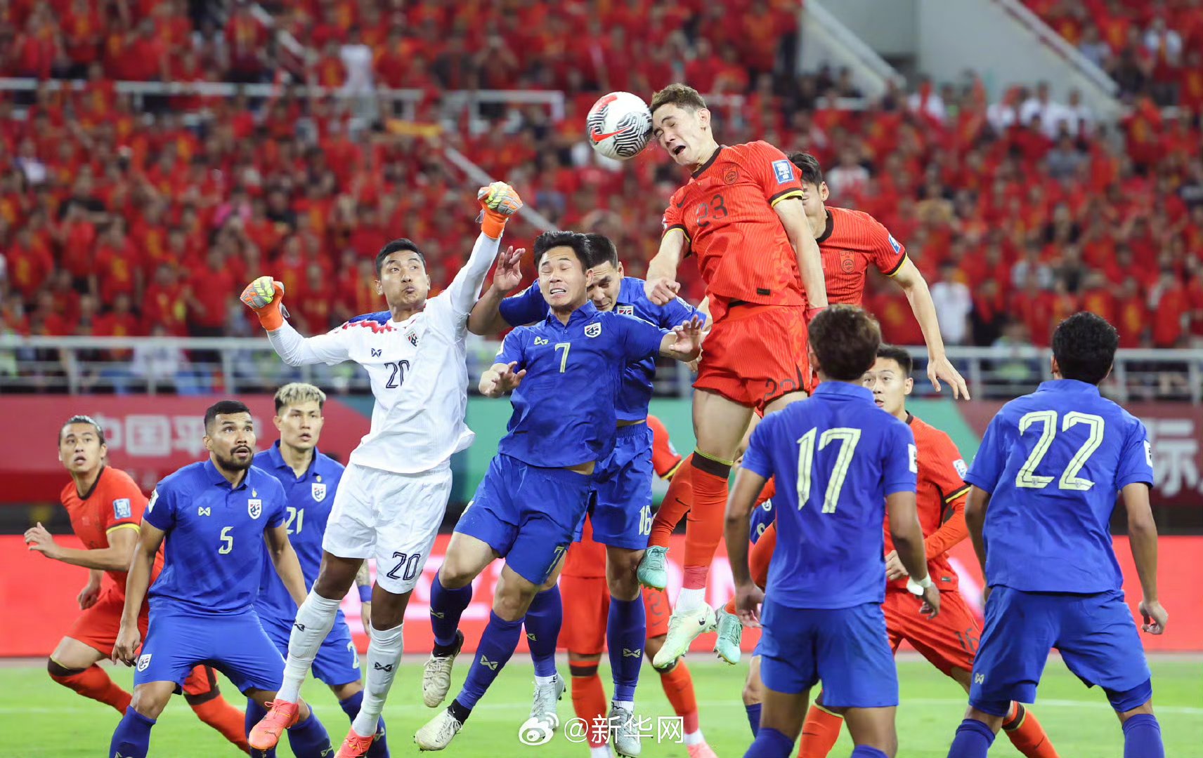 包含亚洲女足比赛：泰国队奋力拼搏争取胜利的词条