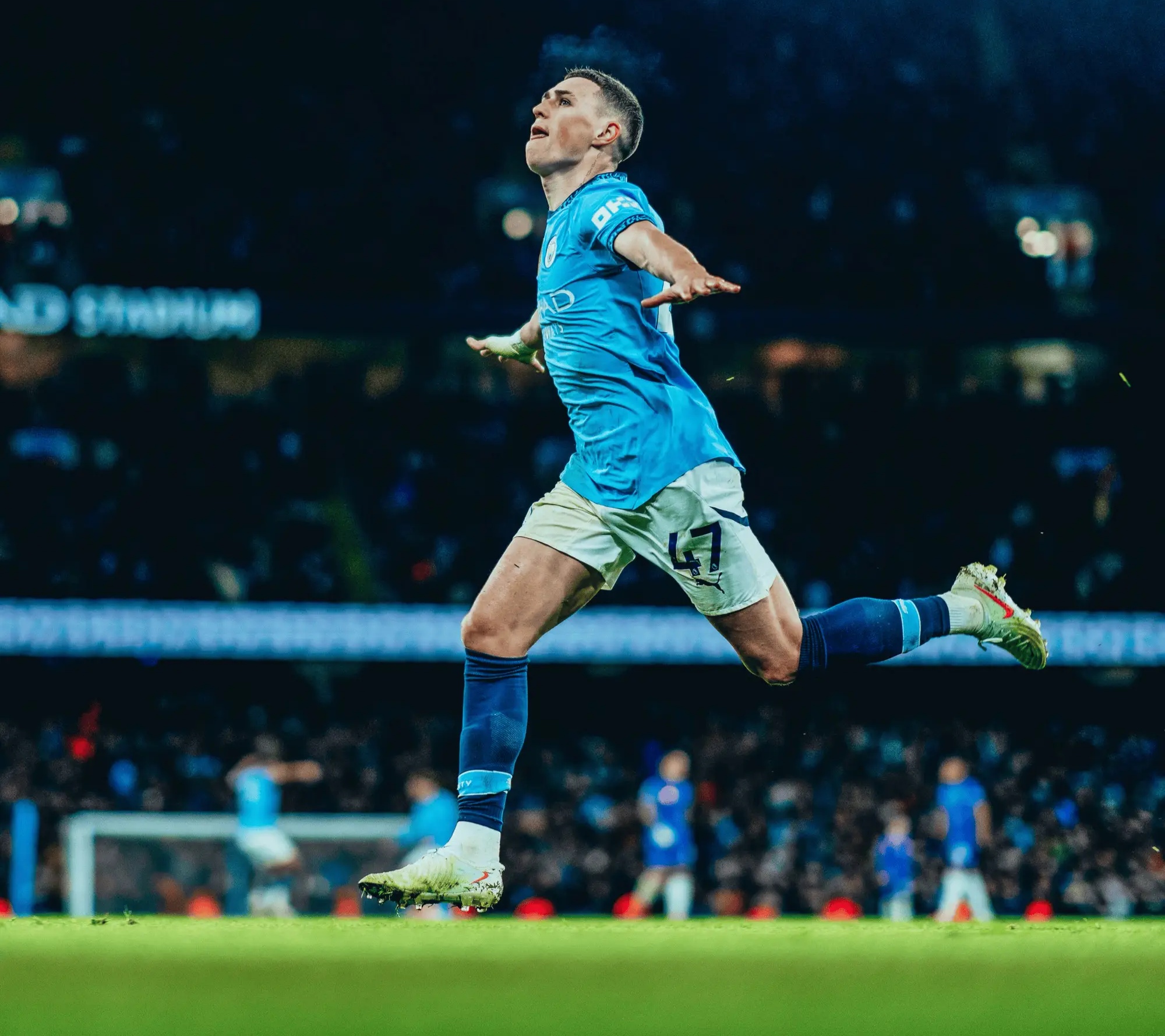 曼联轻取曼城，福登刷新纪录的简单介绍