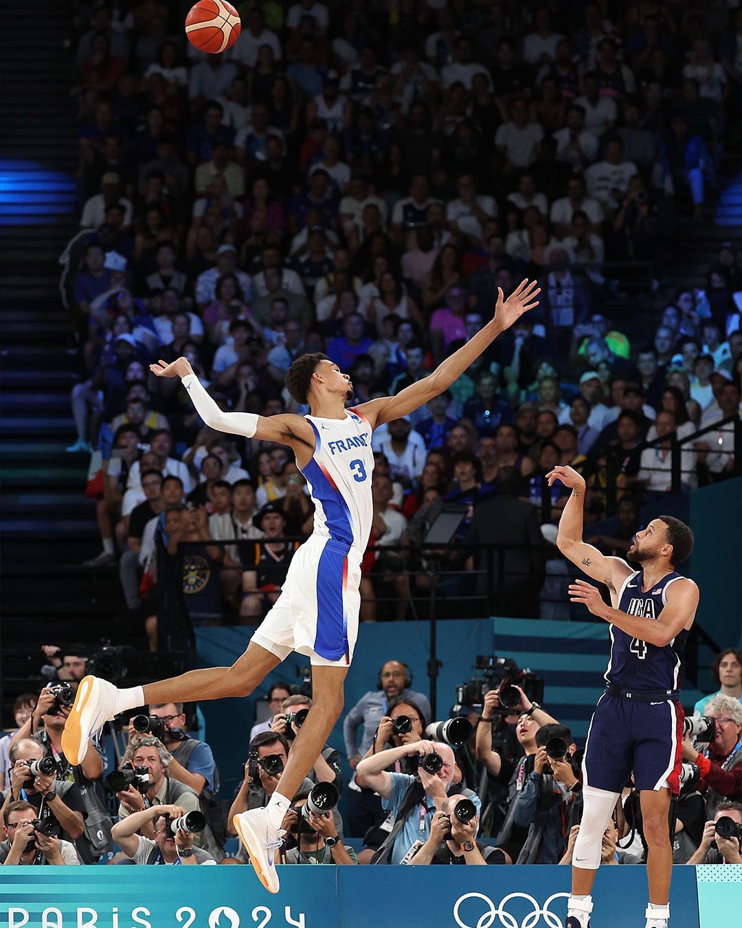 美国男篮绝地反击掘金，库里统治全场的简单介绍