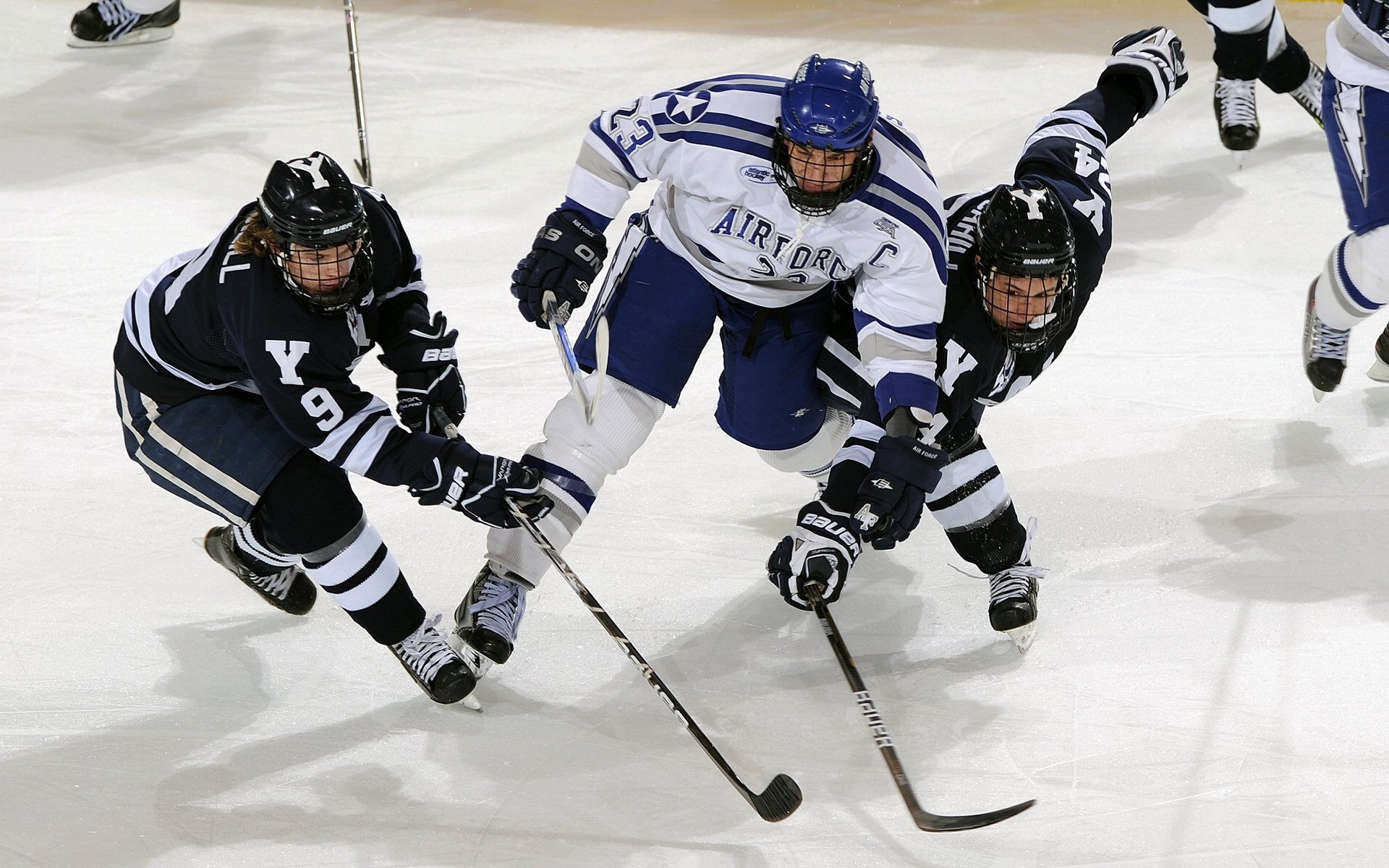 克莱神射定乾坤,北京队全面压制公牛
