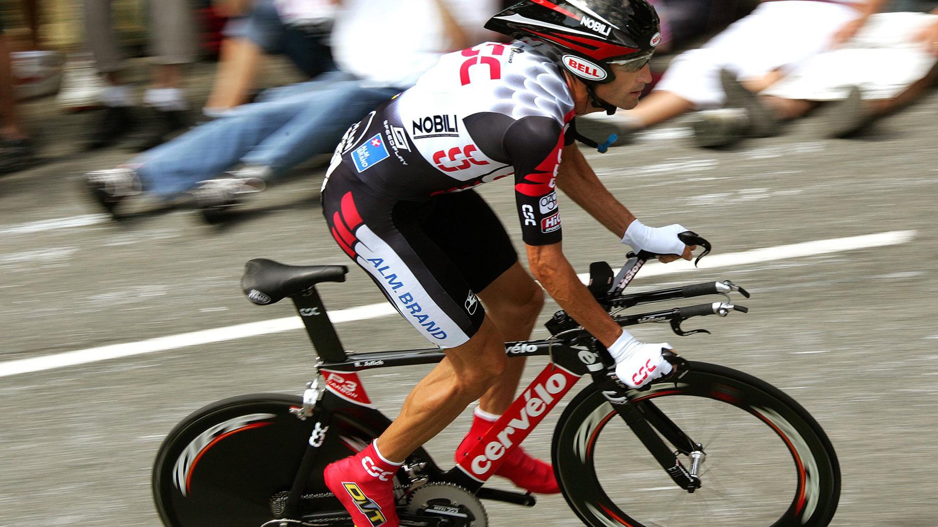 双线焦点，克罗地亚铁血防守压制曼联，姆巴佩德甲争冠战上演王者接管